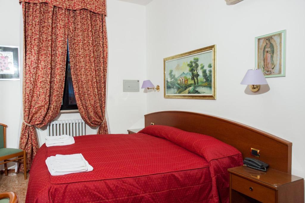 פיאצ'נצה Vip Hotel חדר תמונה