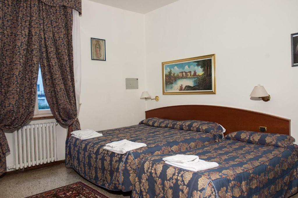 פיאצ'נצה Vip Hotel חדר תמונה