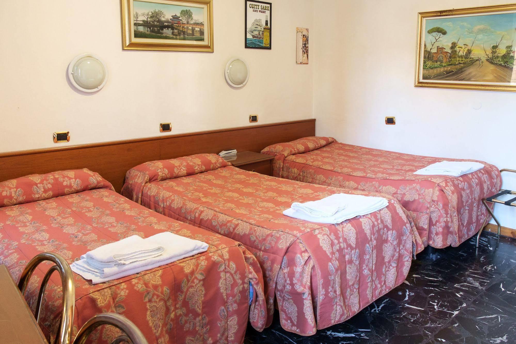 פיאצ'נצה Vip Hotel מראה חיצוני תמונה