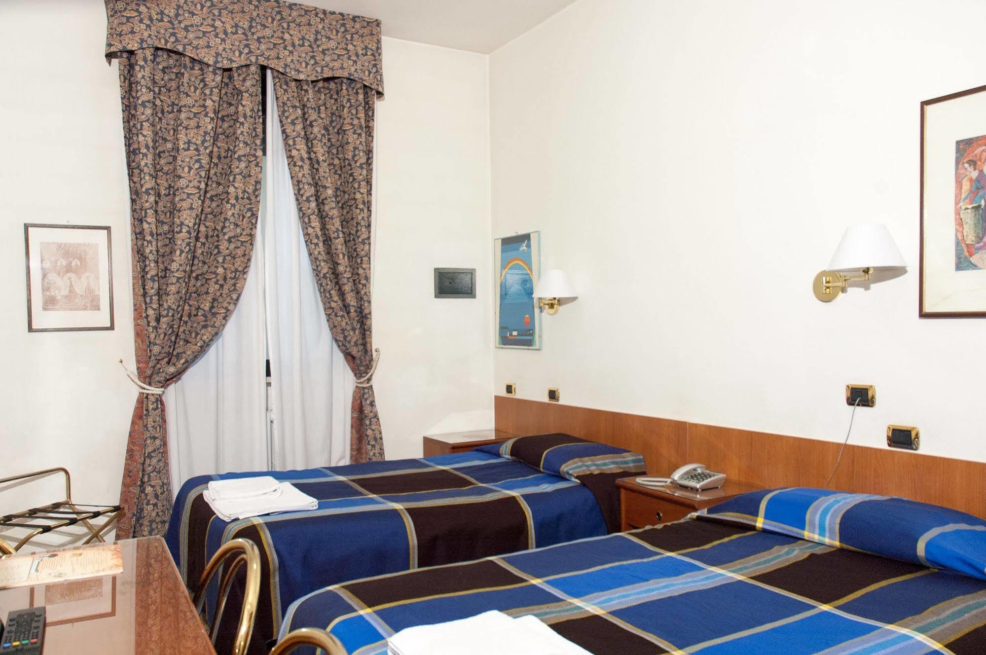 פיאצ'נצה Vip Hotel מראה חיצוני תמונה