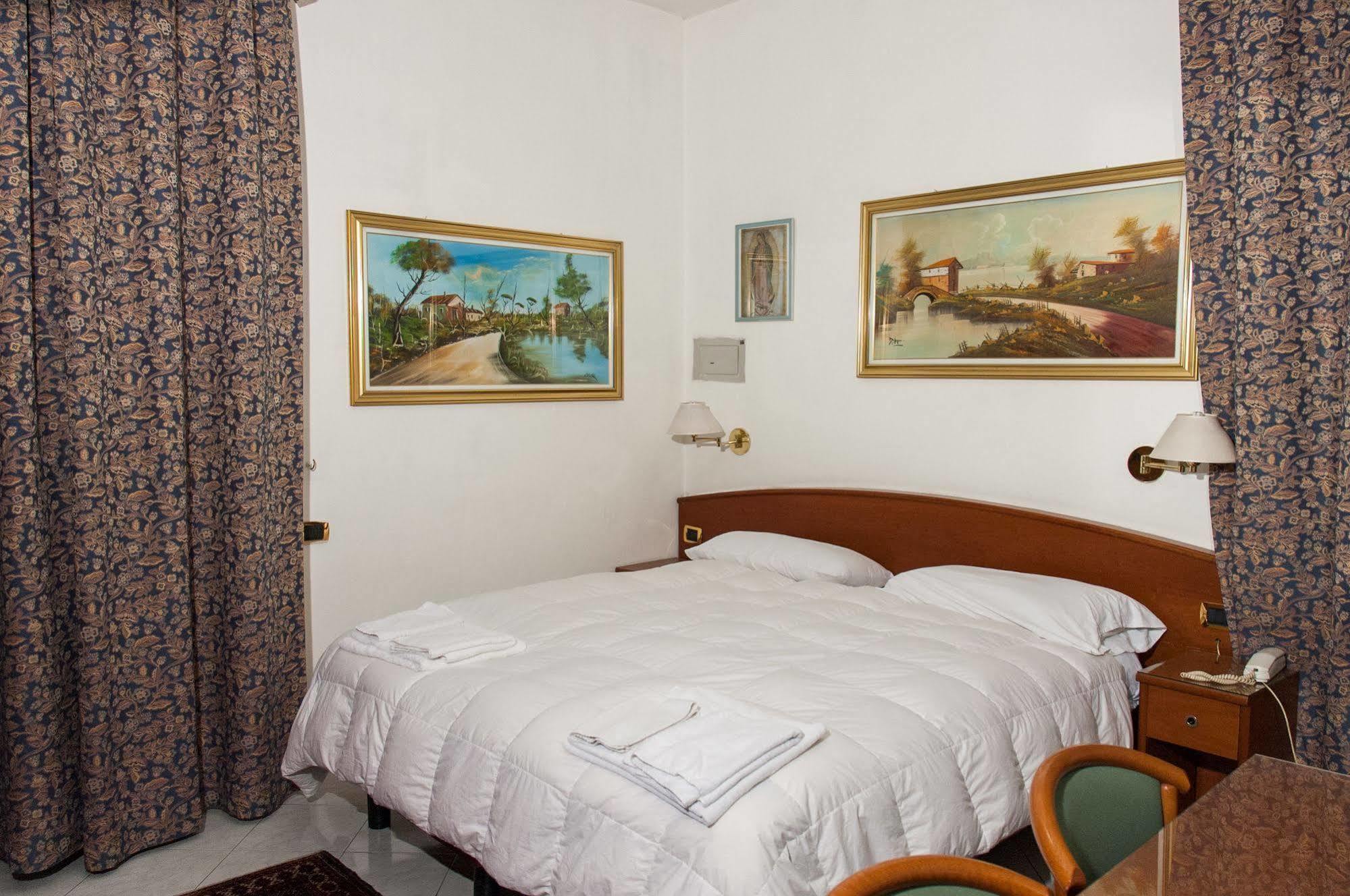 פיאצ'נצה Vip Hotel מראה חיצוני תמונה
